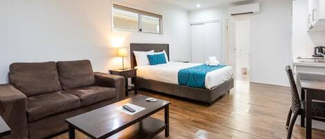 Estúdio luxo, varanda, vista para o jardim | Área de estar