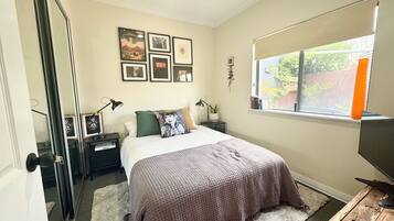 Villa, 2 Schlafzimmer, Terrasse, Blick auf den Innenhof | Individuell dekoriert, individuell eingerichtet, Bettwäsche