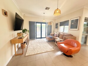 Villa, 2 slaapkamers, patio, uitzicht op binnenplaats | Woonruimte