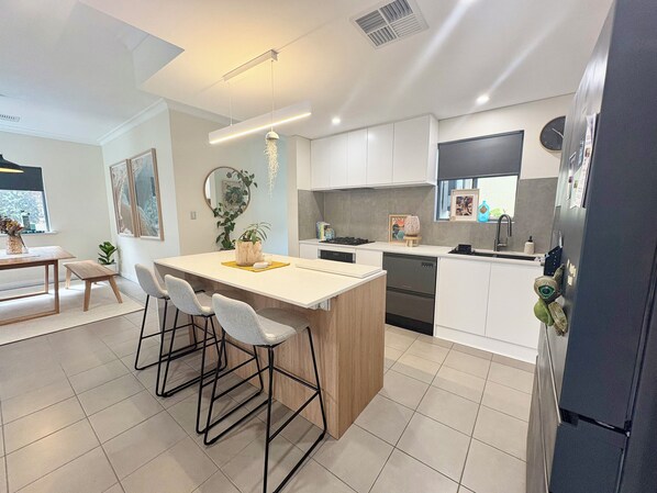 Villa, 2 chambres, patio, vue cour intérieure | Cuisine partagée