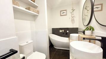 Villa, 2 Bedrooms, Patio, Courtyard View | Shared bathroom
