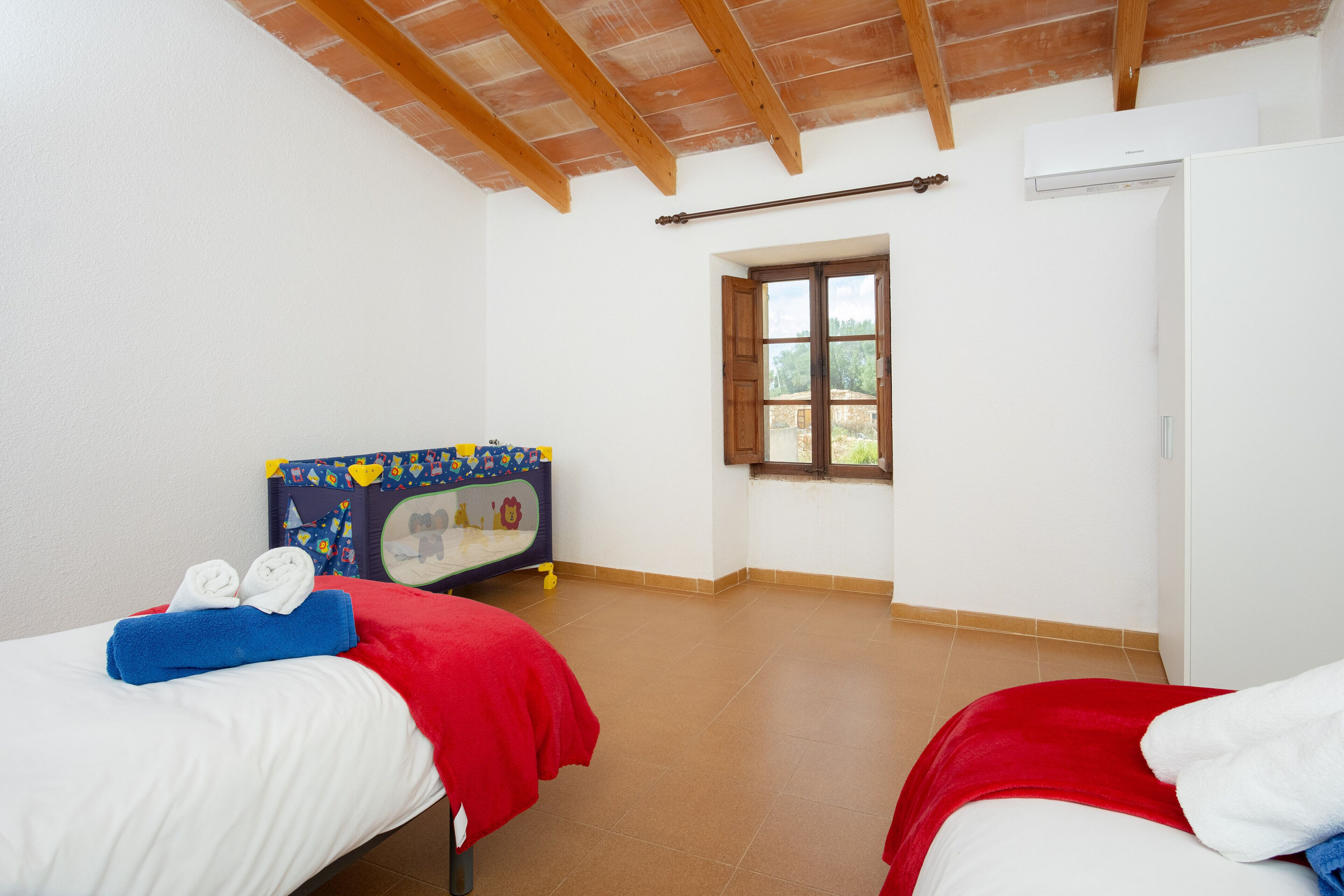 4 chambres, fer et planche à repasser, Wi-Fi gratuit, draps fournis