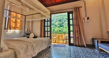 Dokchampa River View Villa