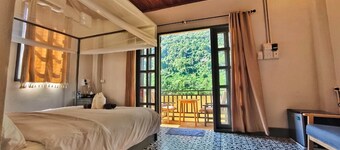 Dokchampa River View Villa