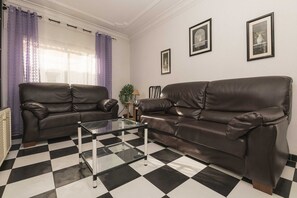 TV - TRAFALGAR HOME - Cozy apartment 15 minutes from the beach (Conil de la Frontera)