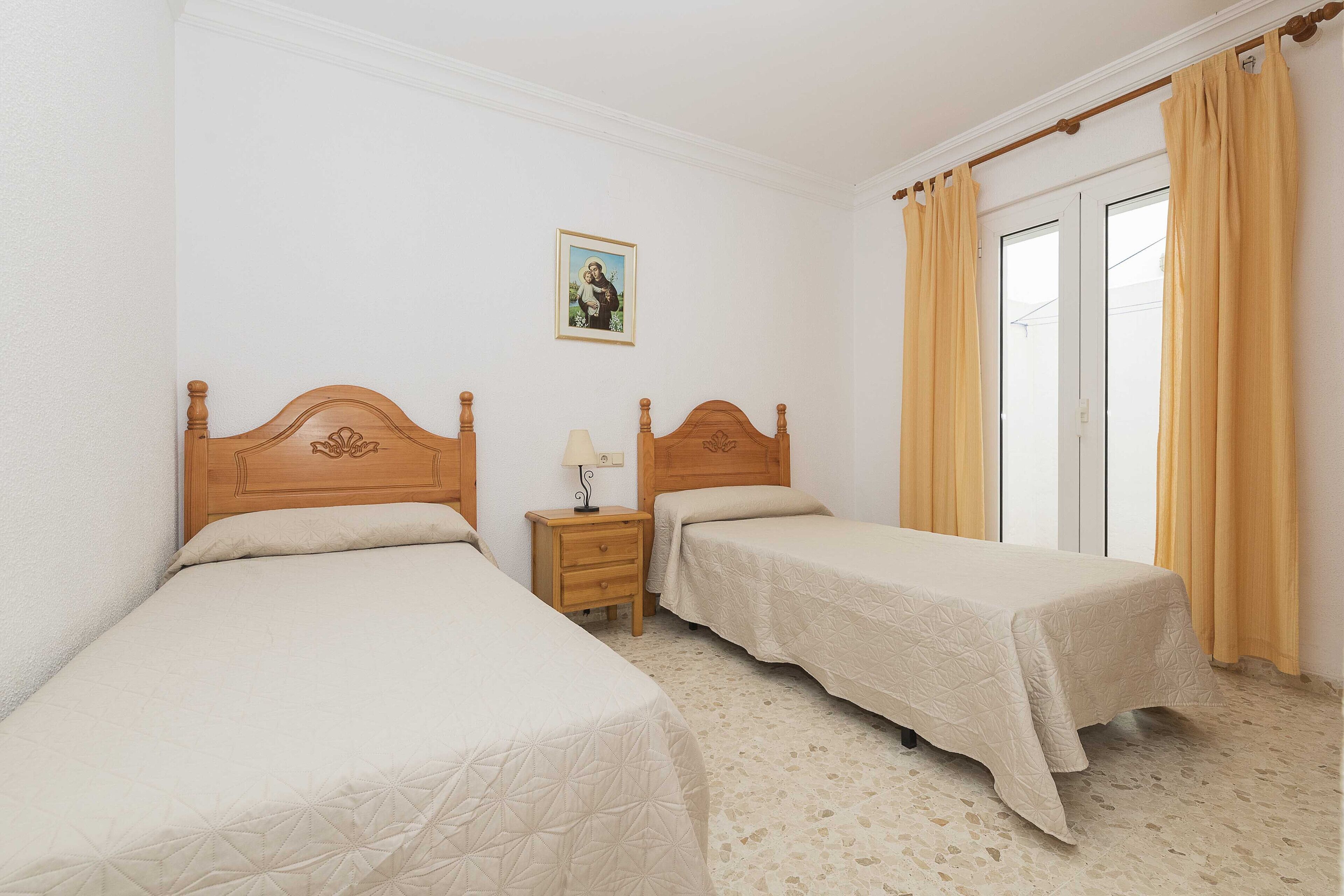 3 bedrooms, bed sheets