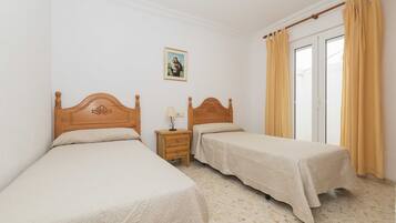 3 bedrooms, bed sheets