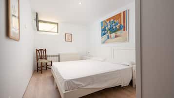 Iron/ironing board, free WiFi, bed sheets