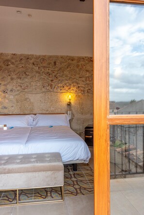 واي فاي مجانًا وملاءات أسرّة