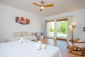 6 bedrooms, iron/ironing board, free WiFi, bed sheets