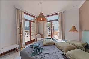 4 bedrooms, iron/ironing board, free WiFi, bed sheets