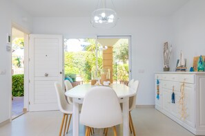 Dining - NAUTILUS - Spectacular house by the sea in Platja de Muro - Free WiFi (Muro)