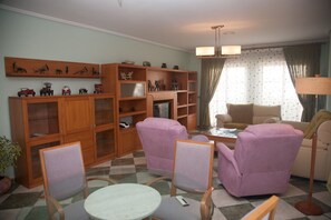 Télévision, table de tennis de table