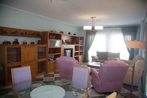 Fernseher, Tischtennisplatte