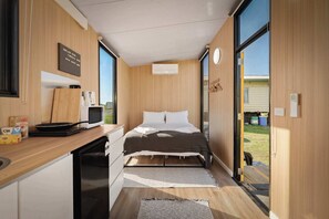 1 bedroom, bed sheets