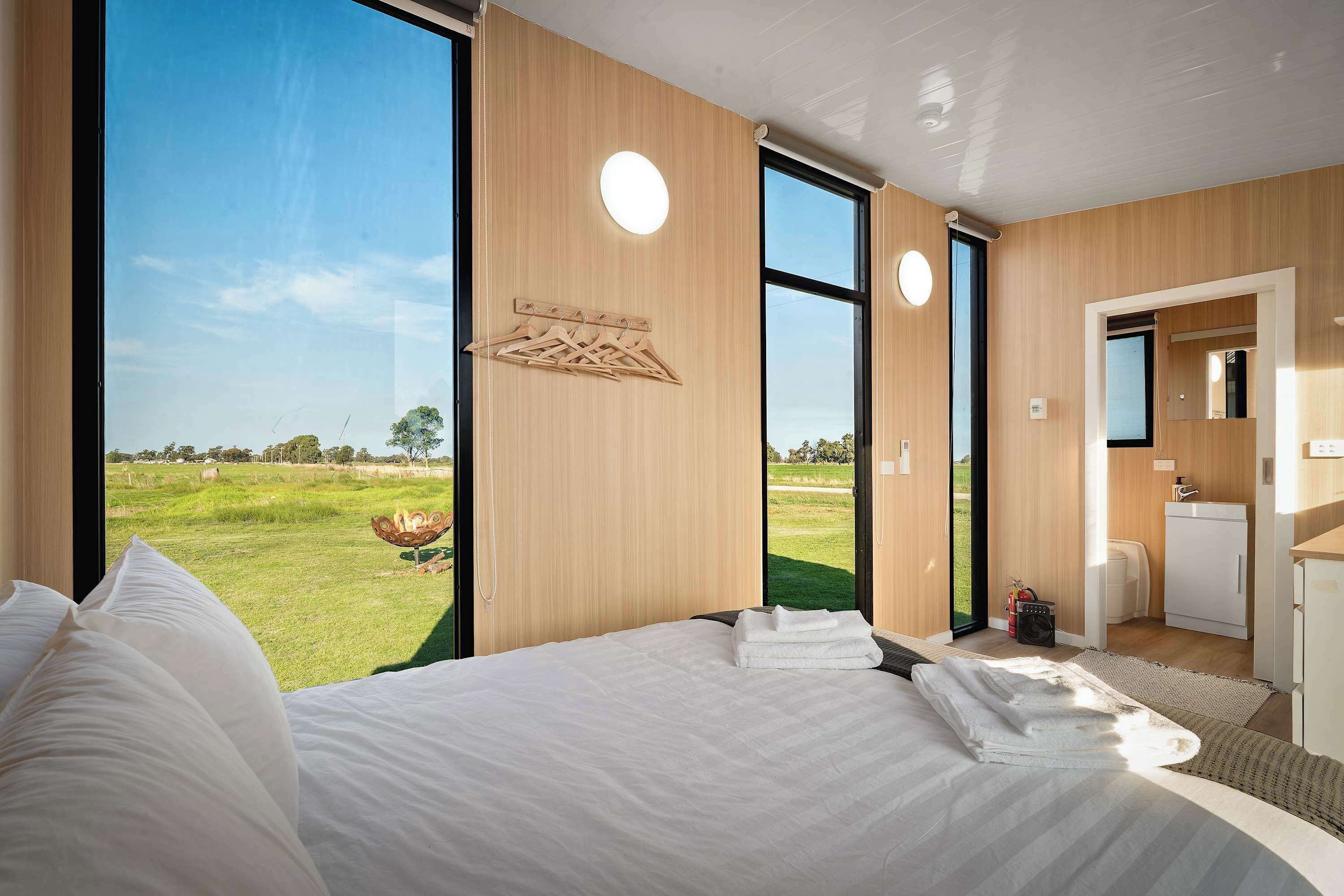 1 多间卧室、床单