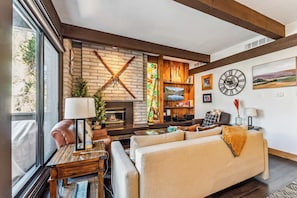 TV, fireplace, offices