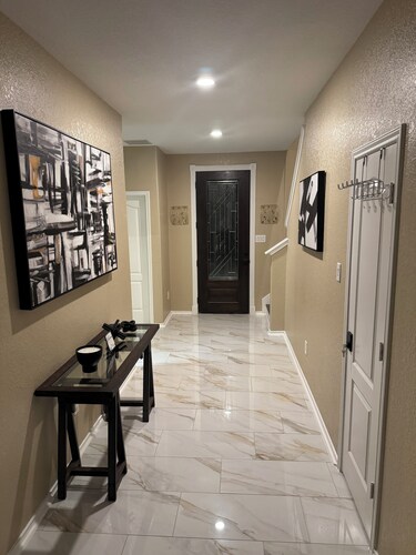 Gorgeous 5-bedroom house with AC in San Antonio