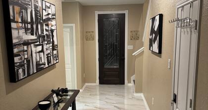 Gorgeous 5-bedroom house with AC in San Antonio