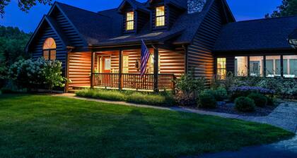 Log Home Luxury, Comfort Defined/Moonbeam Views!