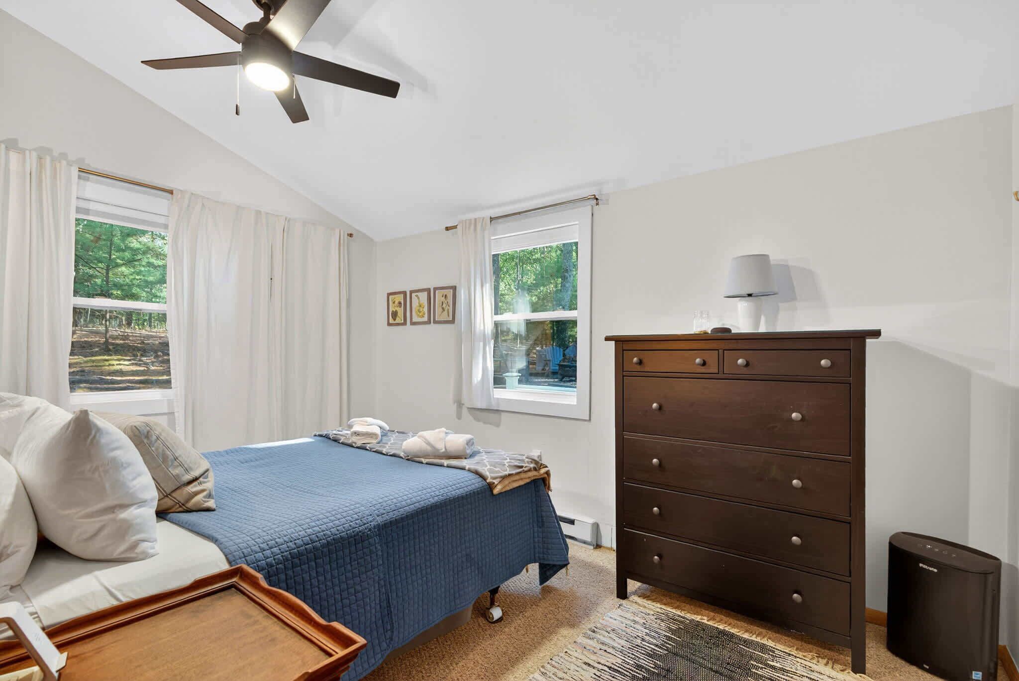 2 habitaciones, tabla de planchar con plancha, wifi y ropa de cama 