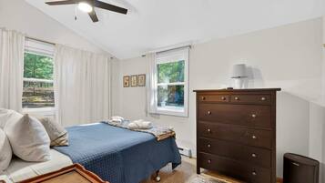 2 habitaciones, tabla de planchar con plancha, wifi y ropa de cama