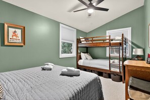 2 habitaciones, tabla de planchar con plancha, wifi y ropa de cama 