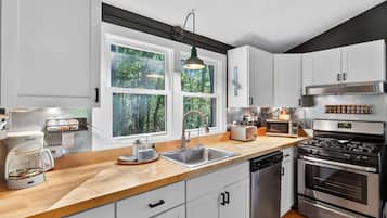 Microwave, stovetop, dishwasher, coffee/tea maker