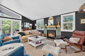 TV, fireplace - Cabin w/ fire pit & grill near Devil’s Nose Trail (Hedgesville)