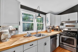 Microwave, stovetop, dishwasher, coffee/tea maker