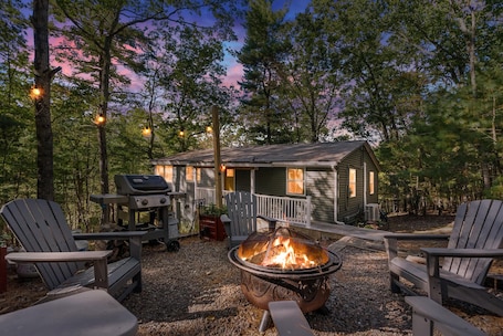 Property grounds. Cozy cabin w/ Screened porch & BBQ