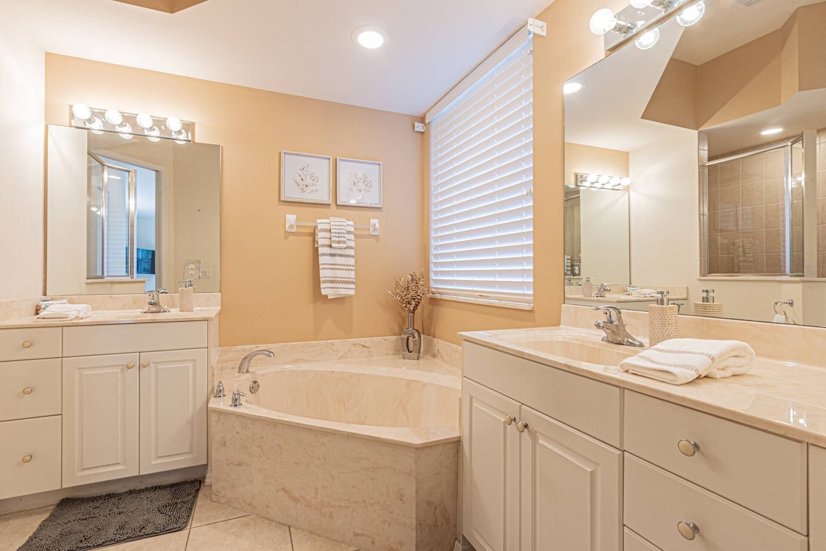 Photo 14 of Briarwood upscale pool/spa home w/lake views, outdoor TV/entertaining area & 2nd king guest suite
