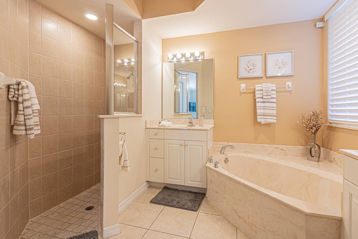 Photo 15 of Briarwood upscale pool/spa home w/lake views, outdoor TV/entertaining area & 2nd king guest suite