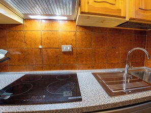 Fridge, microwave, dishwasher, cookware/dishes/utensils - Smeraldo by Interhome (Madesimo)