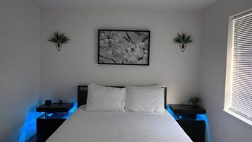 2 bedrooms, desk, free WiFi, bed sheets