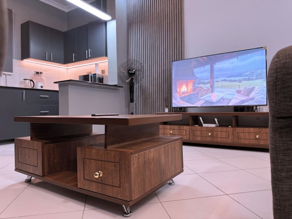 Comfort Apartment, Balcony, City View | Living area