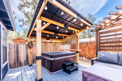 New! Bearadise ~ Fairytale Mountain Getaway