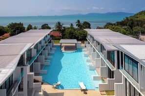 2 piscines extérieures