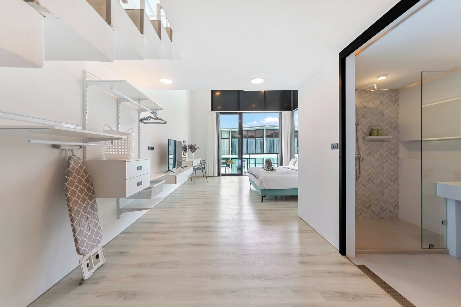 Iron/ironing board, free WiFi