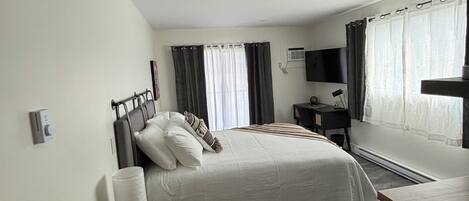 1 dormitorio, tabla de planchar con plancha, wifi y ropa de cama