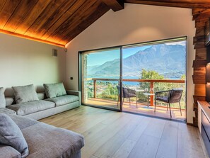 TV - Woodhouse Domaso by Interhome (Domaso)