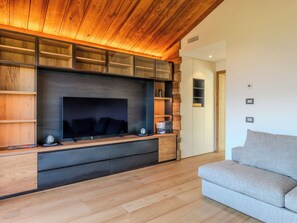 TV - Woodhouse Domaso by Interhome (Domaso)