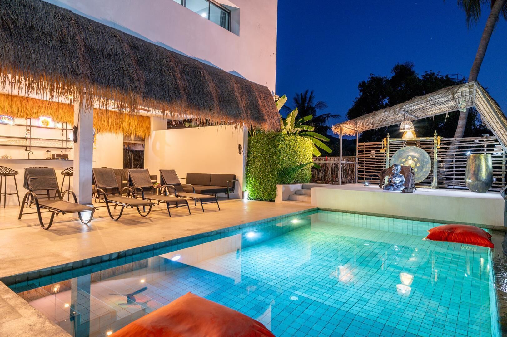 Outdoor pool, pool loungers