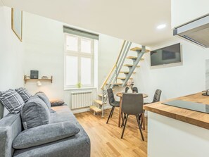 TV - Čelakovsky by Interhome (Prague centre)