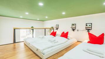 2 slaapkamers, een bureau, internet