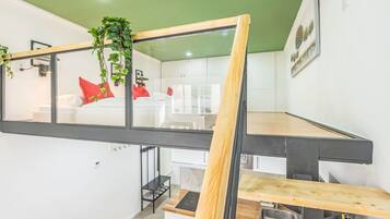 2 slaapkamers, een bureau, internet