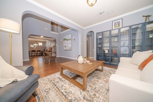 Stylish Family Getaway | Room for Everyone