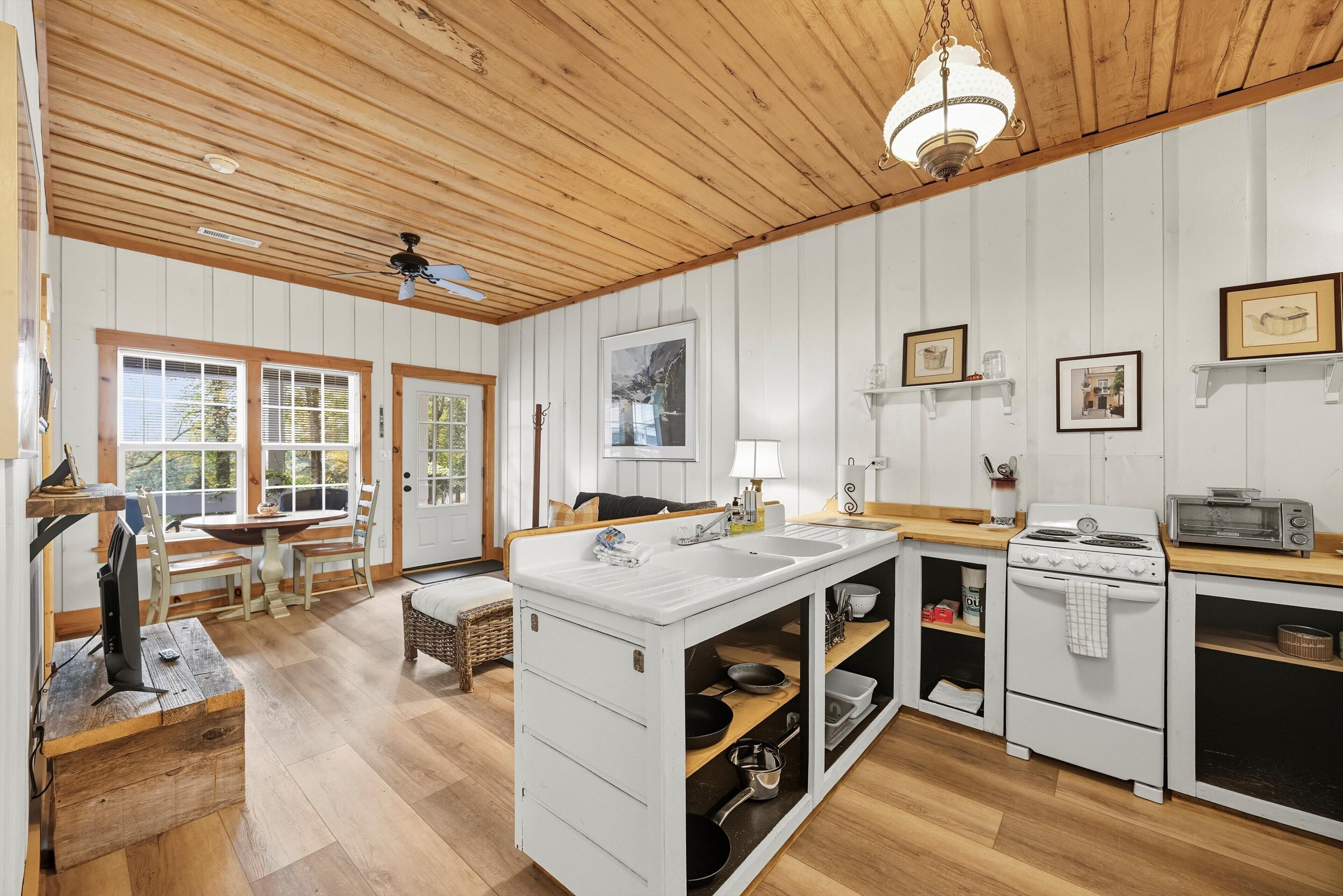 Oven, stovetop, coffee/tea maker, toaster