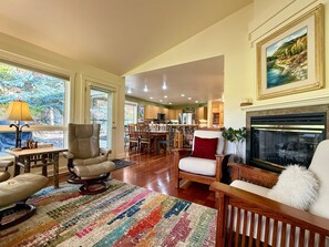 TV, fireplace