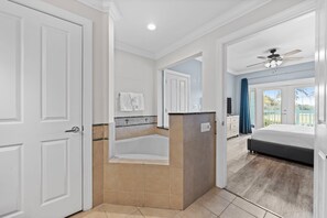 3 soverom, strykejern/-brett, wi-fi (inkludert) og sengetøy